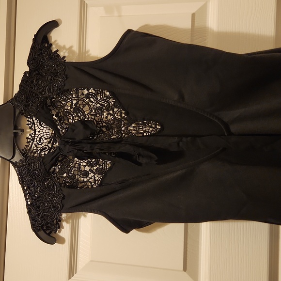 Dresses - Picture 4 of 4